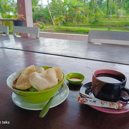 Talaga Tomohon Home Stay And Fishing Pond מראה חיצוני תמונה