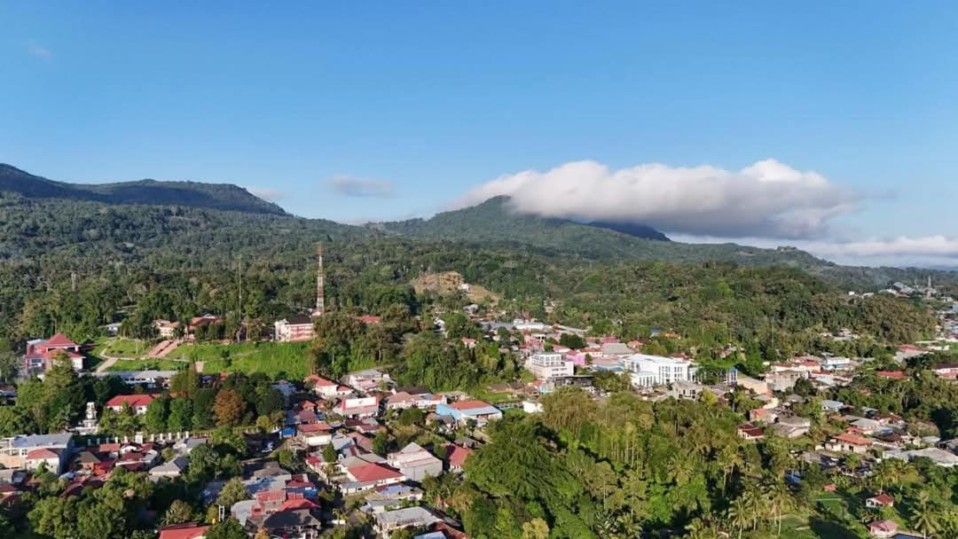 Talaga Tomohon Home Stay And Fishing Pond מראה חיצוני תמונה